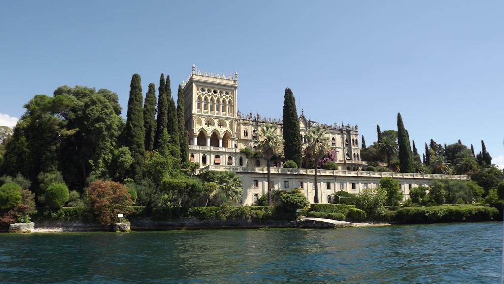 Antico Borgo B&B Con Spa - Adults Only Manerba del Garda Exterior photo
