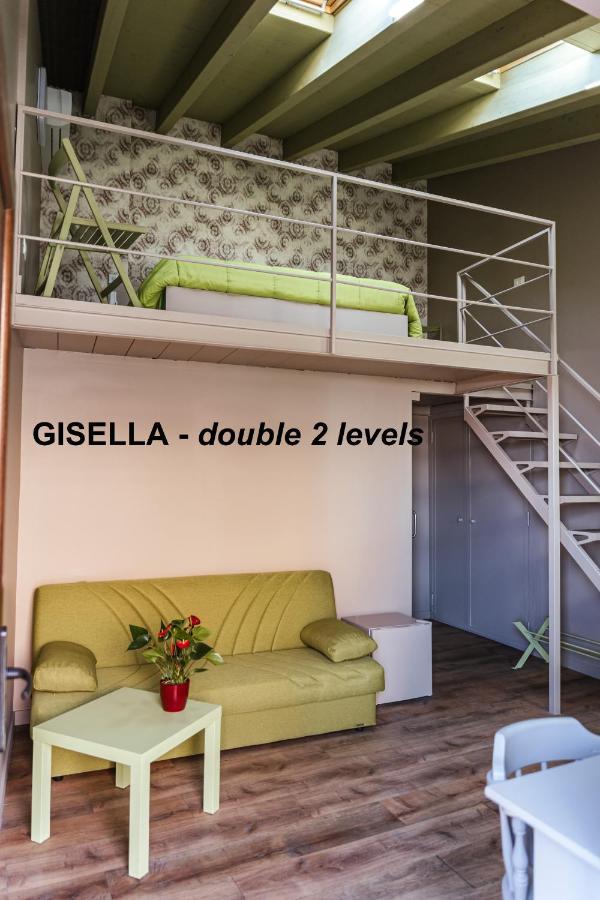 Antico Borgo B&B Con Spa - Adults Only Manerba del Garda Exterior photo